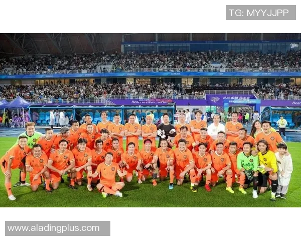 世界足球明星携手共创友谊之桥传递热爱与团结的精神